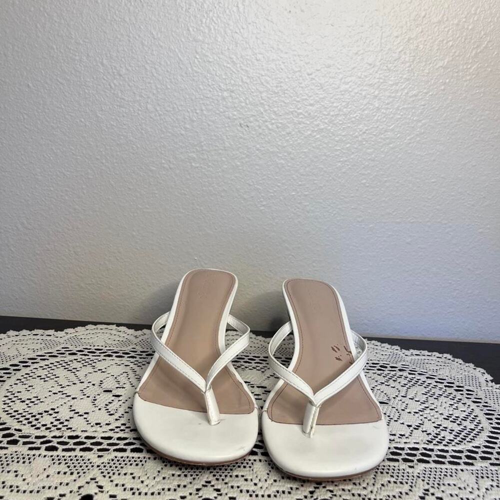 White strappy thong heeled sandals